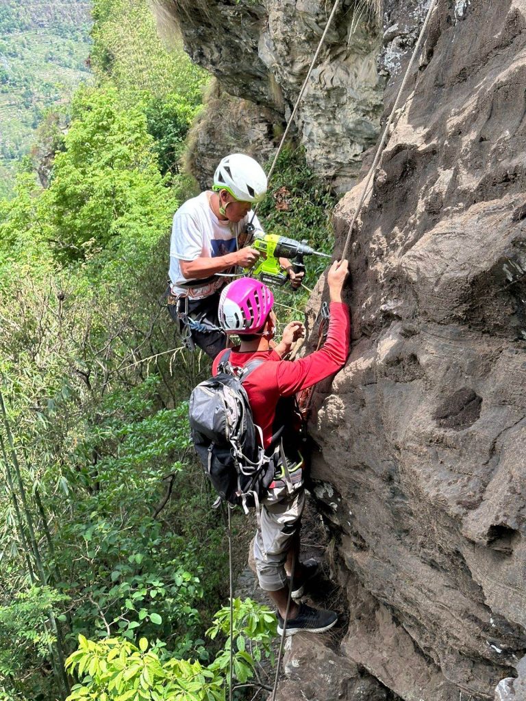 सोक्ला भ्यालीमा रक क्लाइम्विङको तयारी